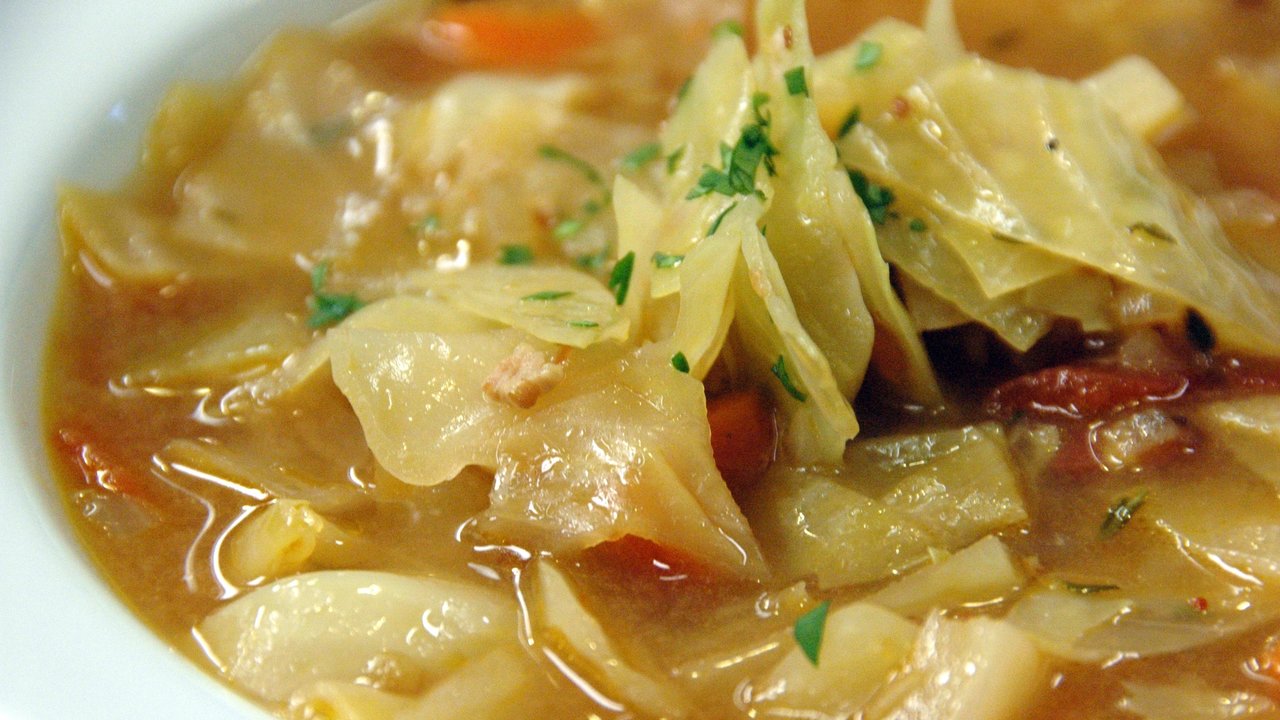 8 rețete de supă care te ajută să slăbești