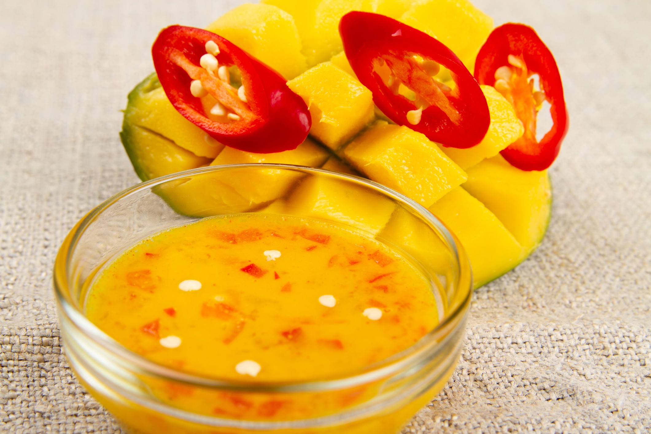 Sos de mango și chili. Rețeta rapidă pentru un gust exotic