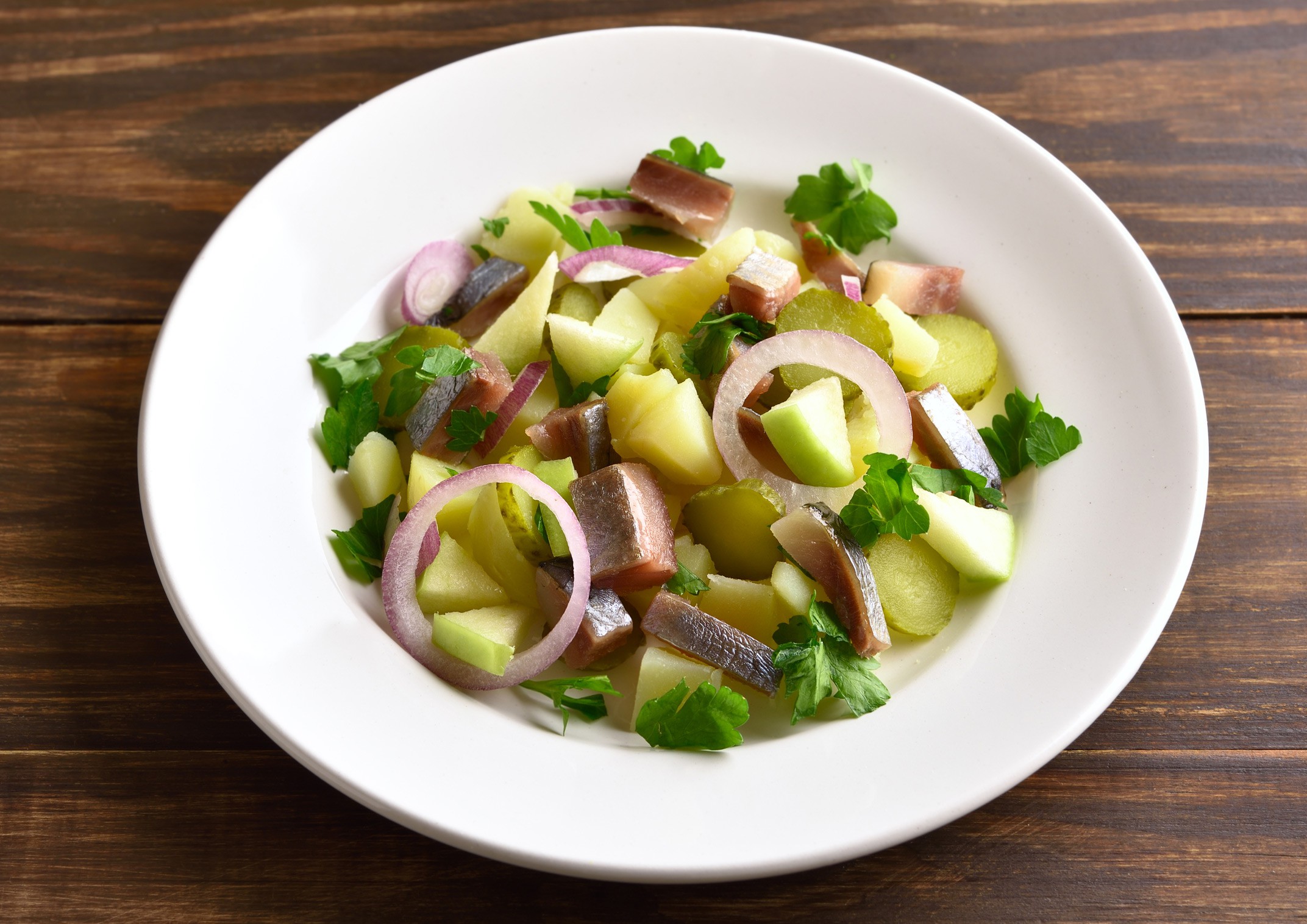 Salată orientală cu hering afumat, o sursă excelentă de proteine
